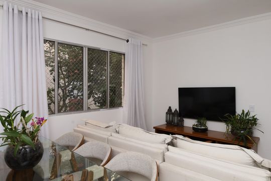 Sala de apartamento à venda com 2 quartos, 60m² em Vila Carmosina, São Paulo