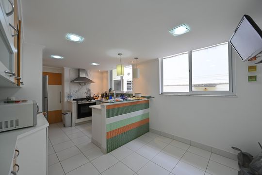 Cozinha de casa à venda com 4 quartos, 332m² em Vila da Saúde, São Paulo