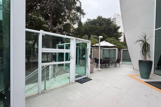 Fachada de apartamento para alugar com 3 quartos, 135m² em Barra Funda, Guarujá