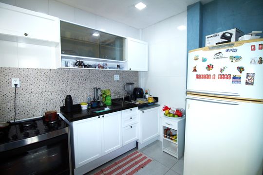 Cozinha de apartamento à venda com 2 quartos, 55m² em Olaria, Rio de Janeiro