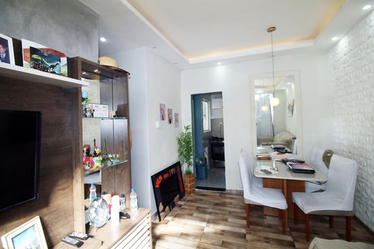 Sala de apartamento à venda com 2 quartos, 55m² em Olaria, Rio de Janeiro