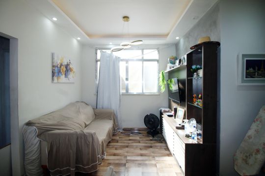 Sala de apartamento à venda com 2 quartos, 55m² em Olaria, Rio de Janeiro
