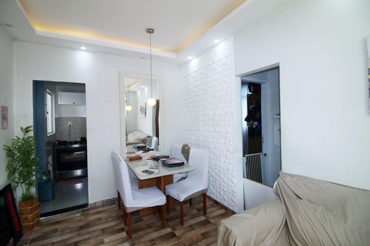 Sala de apartamento à venda com 2 quartos, 55m² em Olaria, Rio de Janeiro