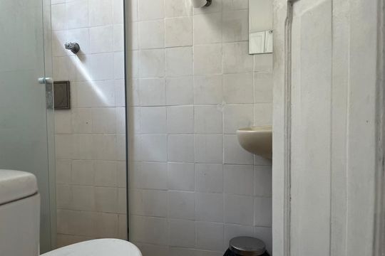 Banheiro de casa à venda com 2 quartos, 90m² em São Domingos, Niterói