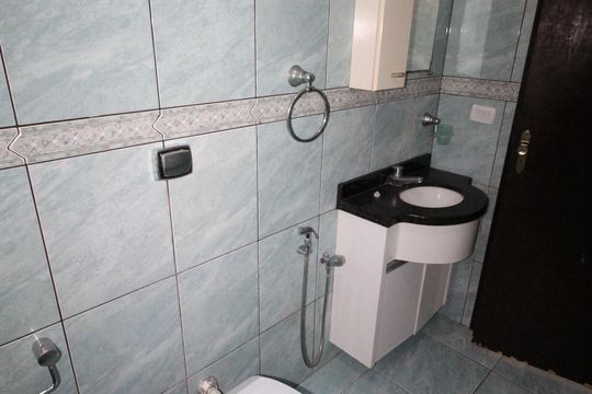 Banheiro de casa para alugar com 1 quarto, 60m² em Cj Papa J Paulo Ii, São José dos Campos