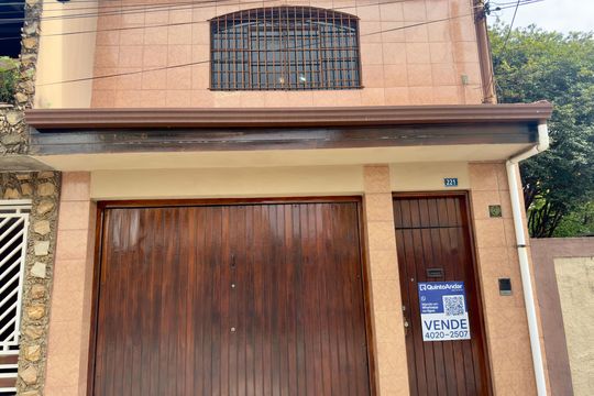 Placa instalada na fachada do imóvel de casa à venda com 3 quartos, 200m² em Vila Nossa Senhora de Fatima, Guarulhos