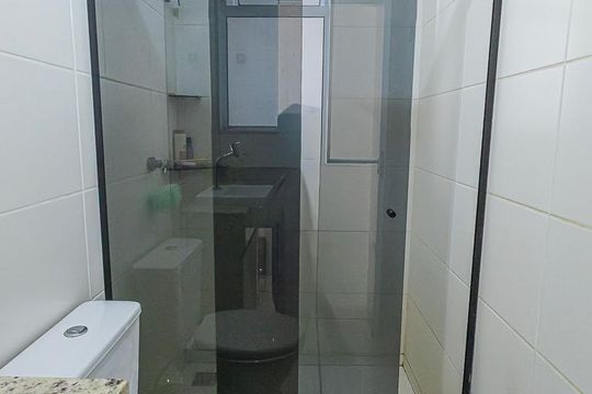 Banheiro de apartamento à venda com 3 quartos, 70m² em Planalto, Belo Horizonte