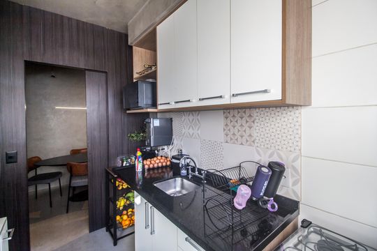 Cozinha de apartamento à venda com 3 quartos, 107m² em Empresarial 18 do Forte, Barueri