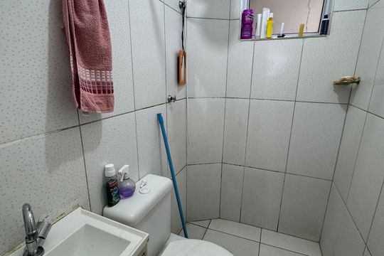 Banheiro de casa à venda com 2 quartos, 52m² em Padroeira, Osasco