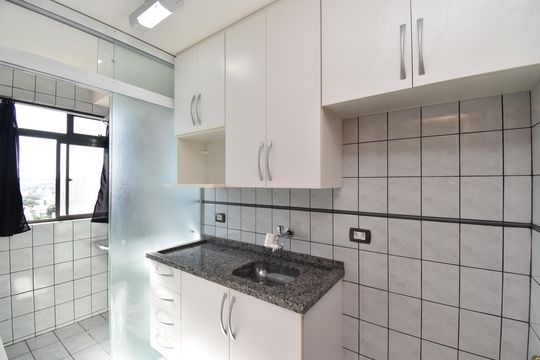 Cozinha de apartamento para alugar com 3 quartos, 51m² em Santa Cândida, Curitiba