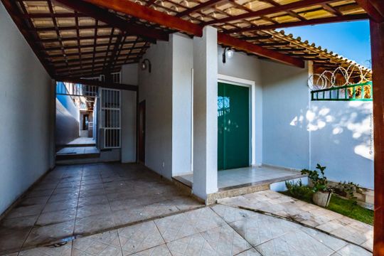Casa para alugar com 3 quartos, 180m² em Santa Monica, Belo Horizonte