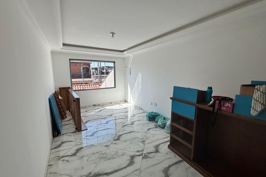Casa à venda com 3 quartos, 95m² em Vila Paulistania, São Paulo