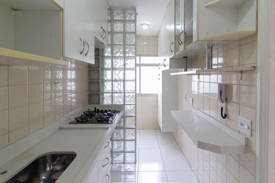 Cozinha de apartamento para alugar com 2 quartos, 49m² em Vila Constança, São Paulo