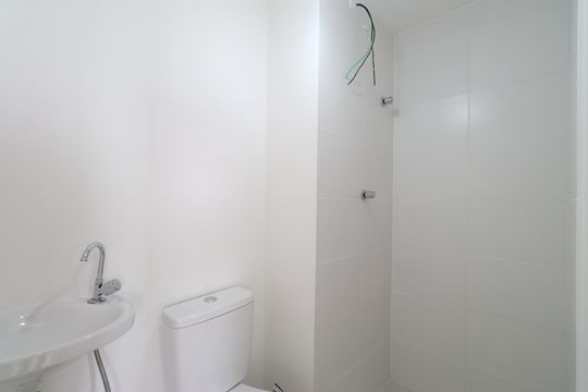 Banheiro  de apartamento à venda com 2 quartos, 33m² em Barra Funda, São Paulo