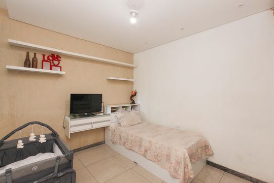 Casa à venda com 5 quartos, 360m² em Água Branca, Contagem