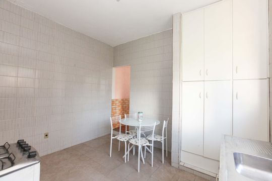 Casa à venda com 5 quartos, 360m² em Água Branca, Contagem