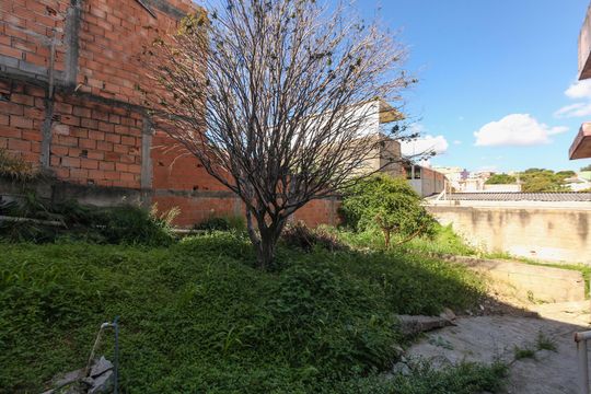 Casa à venda com 5 quartos, 360m² em Água Branca, Contagem