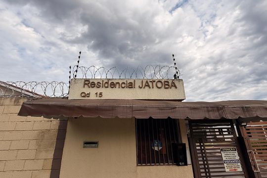 Fachada  de casa de condomínio à venda com 3 quartos, 73m² em Jardim Gardênia, Goiânia