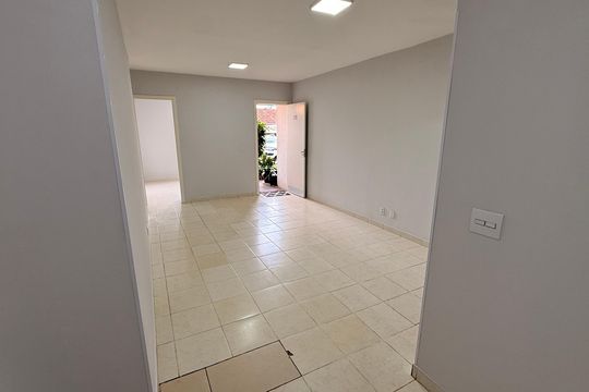 Sala de casa de condomínio à venda com 3 quartos, 73m² em Jardim Gardênia, Goiânia