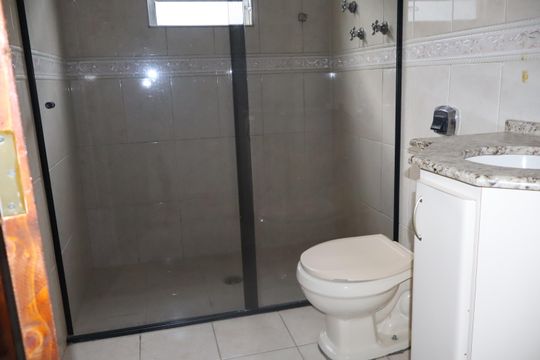 Banheiro 1 de casa à venda com 3 quartos, 250m² em Jardim Imperador (zona Leste), São Paulo