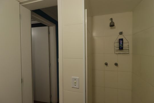 Banheiro de apartamento à venda com 2 quartos, 51m² em Parque Erasmo Assunção, Santo André