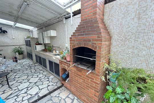 Churrasqueira de casa à venda com 3 quartos, 220m² em Vila Valqueire, Rio de Janeiro