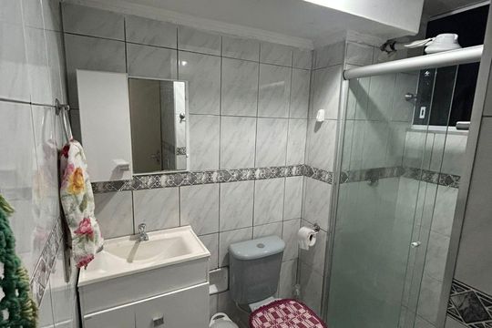 Banheiro  de apartamento à venda com 2 quartos, 54m² em Conceição, Diadema