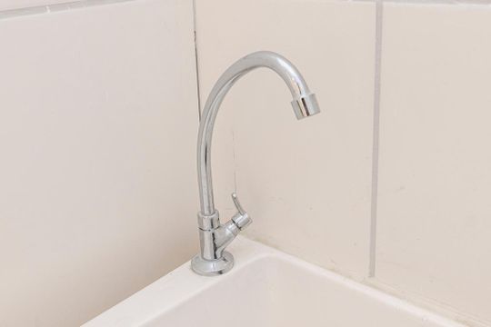 Área de Serviço - Torneira de apartamento para alugar com 2 quartos, 38m² em Irajá, Rio de Janeiro