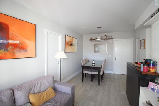 Sala de apartamento à venda com 2 quartos, 67m² em Boa Vista, Porto Alegre