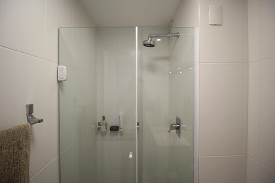Banheiro de apartamento à venda com 2 quartos, 67m² em Boa Vista, Porto Alegre