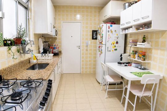 Cozinha de apartamento à venda com 2 quartos, 120m² em Liberdade, São Paulo
