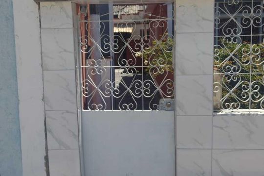 Fachada de casa para alugar com 2 quartos, 40m² em Centro, Nilópolis