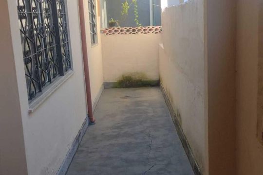 Área externa de casa para alugar com 2 quartos, 40m² em Centro, Nilópolis