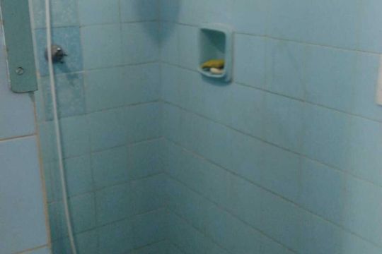 Banheiro de casa para alugar com 2 quartos, 40m² em Centro, Nilópolis