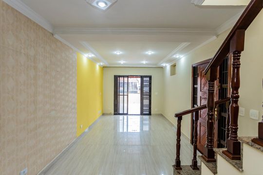 Casa para alugar com 3 quartos, 235m² em Jardim Sao Jose, São Paulo