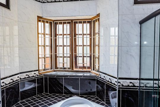 Banheiro suite de casa para alugar com 3 quartos, 235m² em Jardim Sao Jose, São Paulo