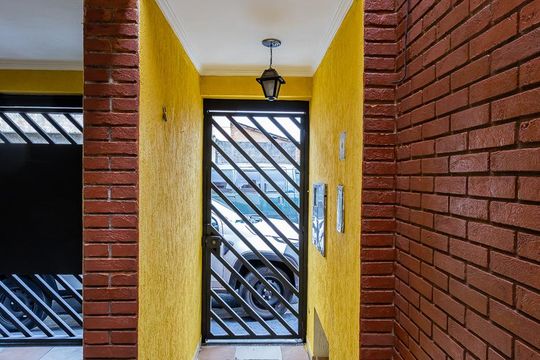 Entrada de casa para alugar com 3 quartos, 235m² em Jardim Sao Jose, São Paulo