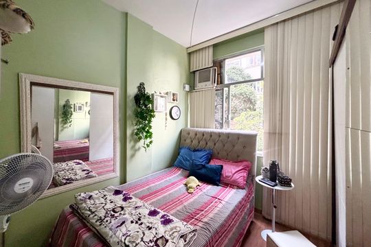 Quarto 1 de apartamento à venda com 3 quartos, 76m² em Copacabana, Rio de Janeiro