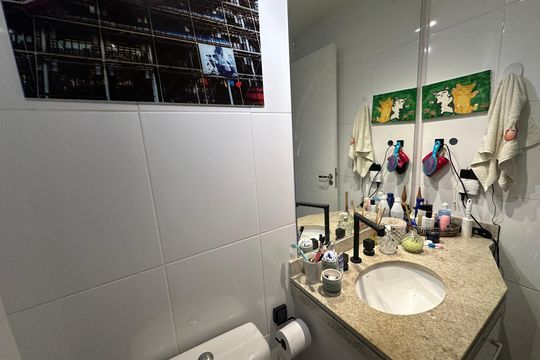 Banheiro da Suíte de apartamento à venda com 1 quarto, 55m² em Alphaville Conde Ii, Barueri