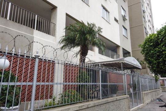 Fachada de apartamento para alugar com 3 quartos, 100m² em Taquara, Rio de Janeiro