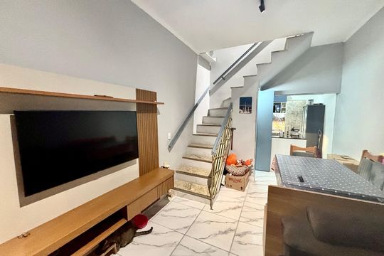 Sala de casa à venda com 2 quartos, 50m² em Vila Araguaia, São Paulo