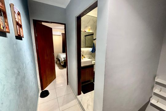 Corredor de casa à venda com 2 quartos, 50m² em Vila Araguaia, São Paulo