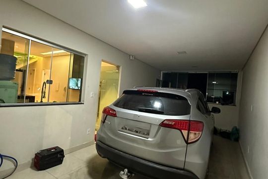 Garagem de casa para alugar com 4 quartos, 200m² em Vila Cristina, Contagem