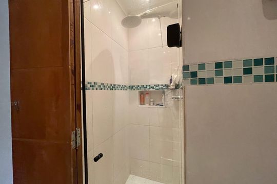 Banheiro de casa à venda com 2 quartos, 80m² em Jardim Ester, São Paulo