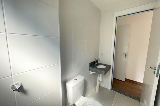 Banheiro suíte de apartamento à venda com 2 quartos, 52m² em Paquetá, Belo Horizonte
