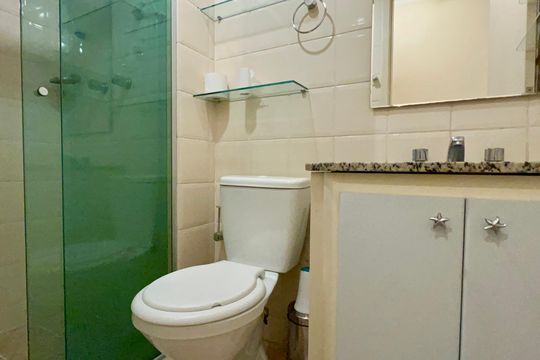 Banheiro de apartamento para alugar com 2 quartos, 59m² em Sumaré, São Paulo