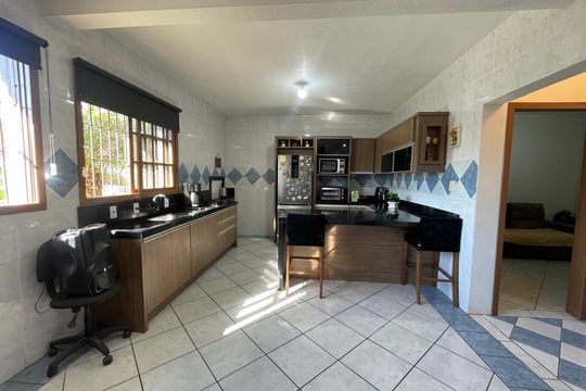Casa à venda com 4 quartos, 170m² em Feitoria Seller, São Leopoldo