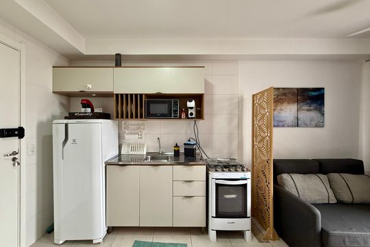 Cozinha de apartamento à venda com 1 quarto, 27m² em Jardim Caravelas, São Paulo