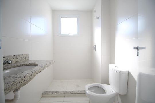 Banheiro da Suíte 1 de apartamento à venda com 2 quartos, 78m² em Passo D’areia, Porto Alegre