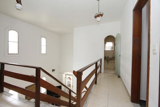 segundo andar de casa à venda com 4 quartos, 220m² em Álvaro Camargos, Belo Horizonte